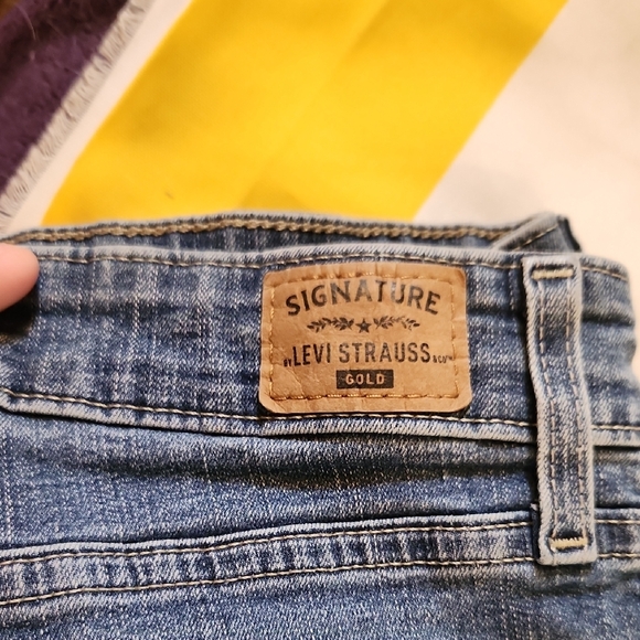 Signature by Levi Strauss Women's Straight Leg Jeans in Denim Blue - Picture 4 of 7